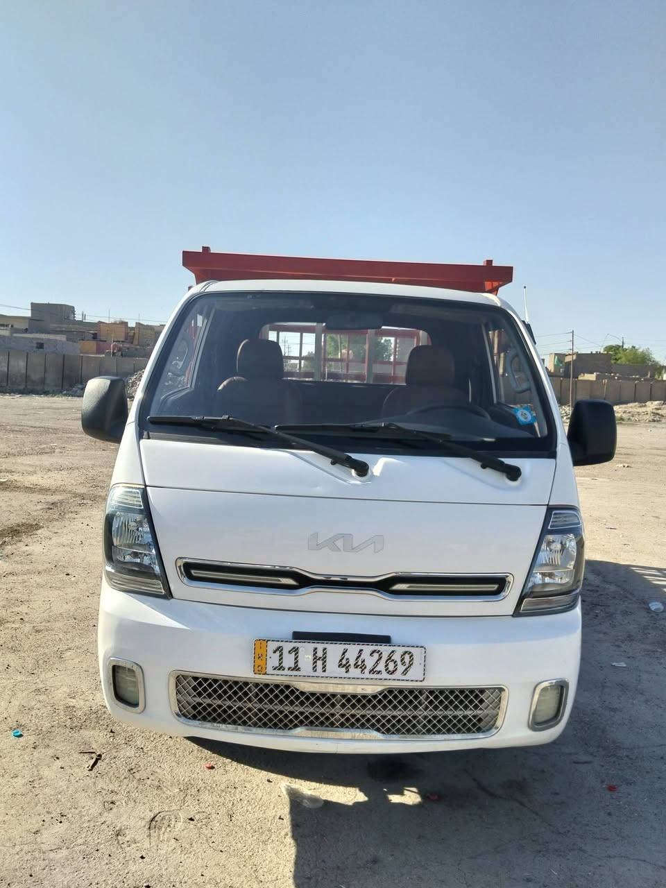السلام عليكم 
كيا فحل موديل 2022 شكل ال23 شرط التحويل 
رقمه بغداد انكليزي مكينه 4000 جديده لا صرف ولا بخار ولا تنقيص وكير ومكينه واكسل وشاصي ورقم شاصي كل مكفول تخم تاير جديد شاده محجر تفصال جديد 
تاير خلفي محور 14وستد 27 ومحجر تفصال جديد 
وتانكي الكاز محور 120 لتره وتبريد ثلج 🥶 
والسياره ماشيه 70 الف كم 📍 حقيقي سياره جديده بل كارتون 📦 بعده كلشي بعده على وضع الشركه 🏷️ 
وسياره بل جيس جديده بمعنه الكلمه سياره جاهزة كبل لشغل مغلف كاعيه وضهر مال مسكر سياره جاهزة لشغل 
السياره مكفوله كفاله عامه لا ضربه ولا صبغ ولا تبديل 
العنوان بغداد البلديات 📍 السعر 175 وبيه مجال بسيط الرقم ***********
ملاحظة حته القواطي مال الشاصي مكفولات
