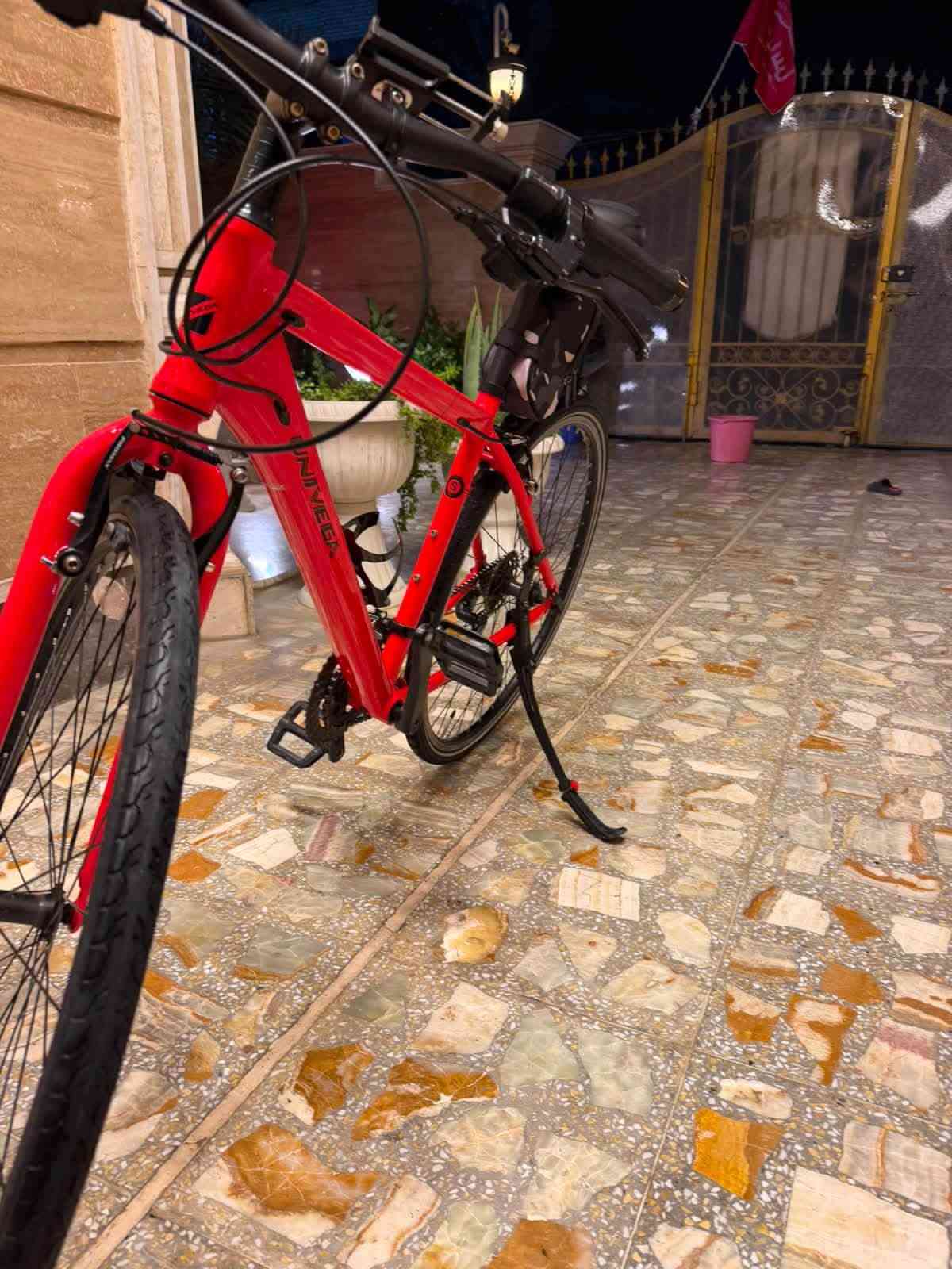 يونڤيكا C700 • ٢٨ بوصة • Shimano ALTS