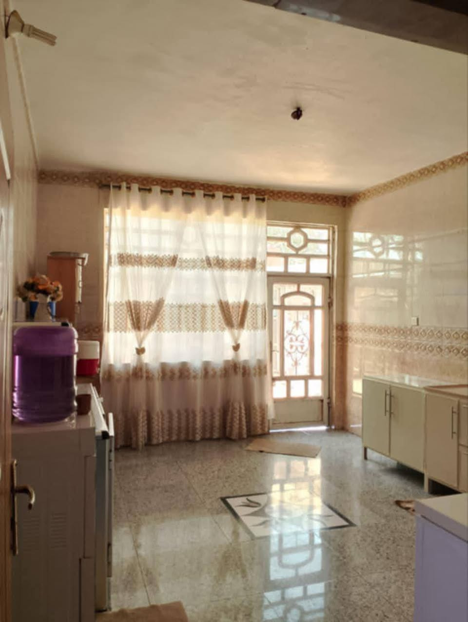 السلام عليكم بيت للايجار مهندسين ٣قرب مدرسة عمر عبد العزيز متوسط وبتدائيه للبنات للستفسار *********** و***********
