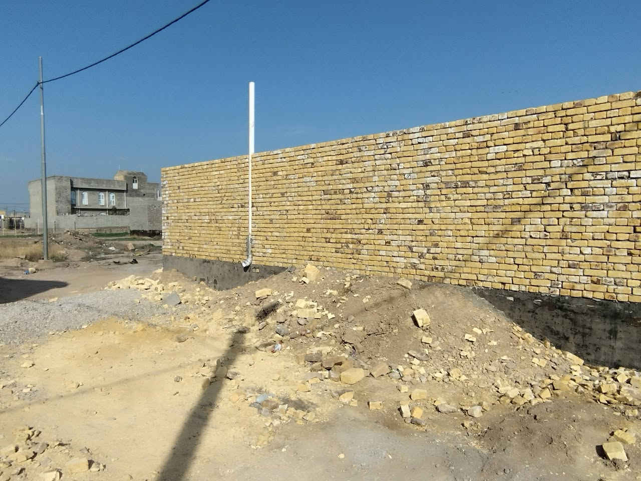 يا الله يا رزاق
من رخصة الأدمن المحترم 

هيكل واصل للسكف ركن على شارع 15 بالعامري للبيع منطقه 

  مخدومه ماء كهرباء بالباب جاهزه للبناء شوارع سبيس ومجاري 

   المساحه 212 متر مربع مصبوب الأرضيه مجاري جراجيب

     فريمات شبابيك بأسمي تحويل مباشر خارطه خليجيه. وبيك 

 خير وتدلل ألسعر 60 وبي مجال للشراي ألأتصال على الرقم

***********

او  مراسلة الحساب وهذه الصور أثناء العمل
