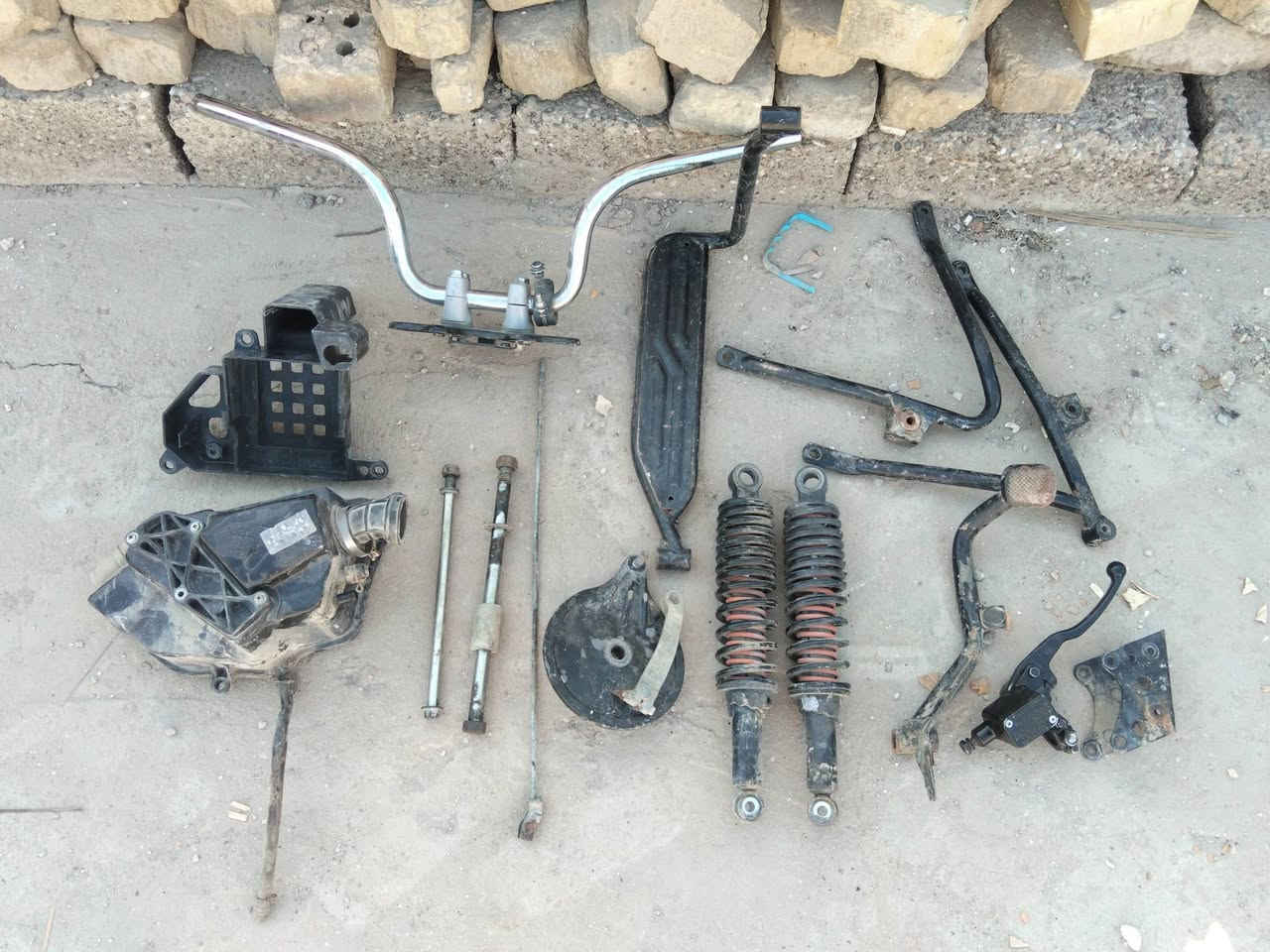 سلام عليكم شباب غراض بوكسر جبلي امانت الله غراض نضاف دبلات خلفي هاوزن خلفي كفر زنجيل ويل امامي نضيف بس متاكل شوي موضع بصوره دوسات خلفي شوته كامله كفر باتري ستيرن كامل شفت ويل خلفي شفت هاوزن خلفي صالنصه نضيفه موضح بصوره يحتاجلهة لحيم قاعده بنزات خلفي دوسه بريك خلفي عنبار امامي جاملق خلفي غراض نضاف امانت الله سيبايه خلفي قيم بل يرضه بي الله  مكاني بغداد مدينه صدر رقمي ***********
