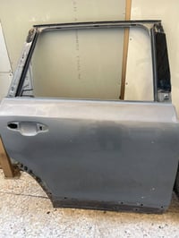 للبيع باب خلفي معمر ومصبوغ كما موضح مع ويل 18بي عواج بسيط سعر 250الف و...