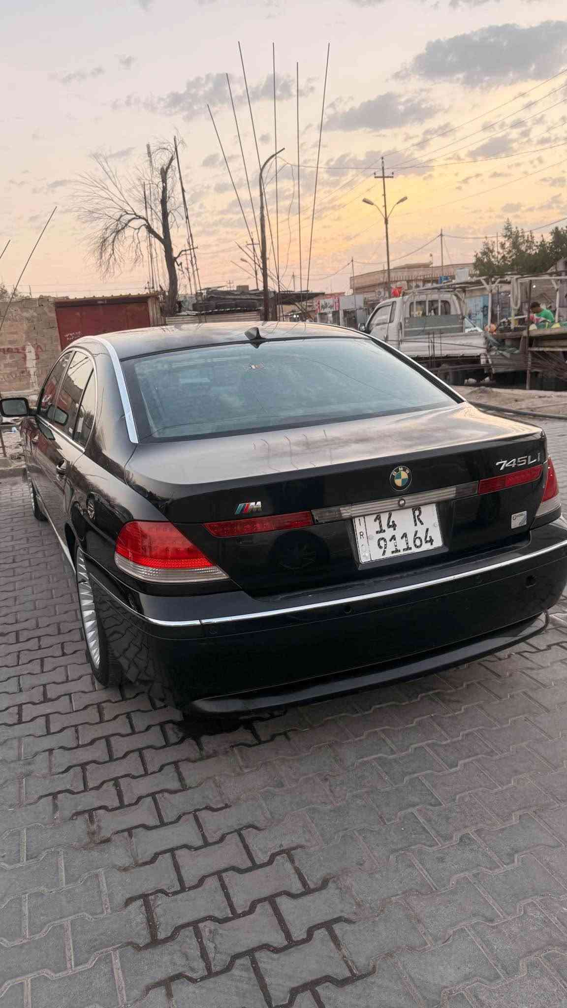 سلام عليكم BMW باخره 745li 2002 كفاله عامه بيهة بس جاملغ امامي صبغ بدون ضربه سياره جاهزه من كلشي حداديه مبدل قبل شهر دواخل نضيفه موضح بالصور محرك قبل يومين مبدله هوه وتفرعاته وشكو نقص بالسياره بدلته بدربي بيهة فتحه سقف كهربائيات كلهة شغاله كل البيبان شفط بردات شغاله خزن ميموري كل الكشنات تدفئه تبريد كل الكشنات بيهة لايت زنون كلش قوي الويل ما يحتاج اسولف بي مبين بالصور واكو مواصفات ماسولف بيهة ليعرف الباخره يعرف ع شنو اسولف تلفون شغال رقم انكليزي تحويل ثاني يوم 
السعر 125$ وبي مجال كلش قليل بيع مستعجل 
للاستفسار *********** الزبير, البصرة
