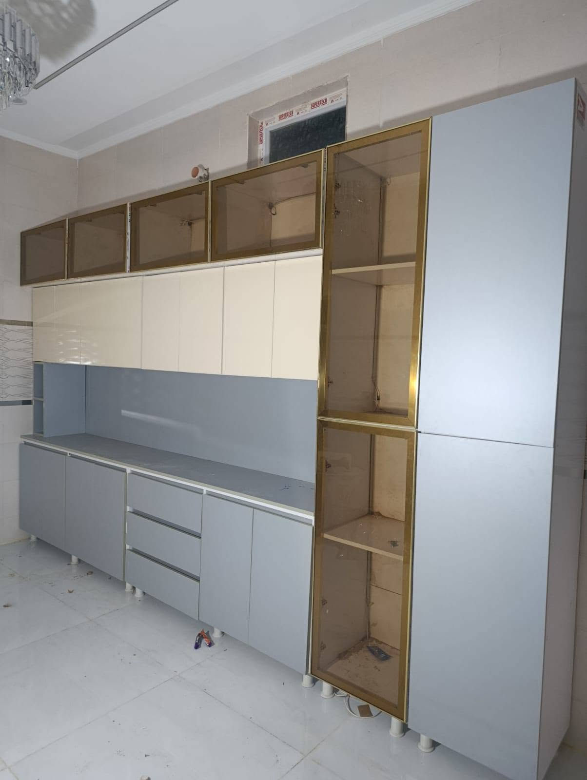✨ كاونترات مطابخ MDF و HDF ✨

🔹 HDF
• 3 أمتار + سنك 1.5 متر — 850 ألف
• 2.5 متر + سنك 1.5 متر — 800 ألف
• 2 متر + سنك 1.5 متر — 750 ألف

🔹 MDF
• 3 أمتار + سنك 1.5 متر — 750 ألف
• 2.5 متر + سنك 1.5 متر — 700 ألف
• 2 متر + سنك 1.5 متر — 650 ألف

✅ تفصيل حسب الطلب
✅ جميع الألوان متوفرة
✅ خامات أنيقة وعملية
💳 متوفر نظام التقسيط

📞 للحجز والاستفسار:
***********
***********

نص مكتوب في الصور:
- معرض الفهد مطبخك، يعكس ذوقك تصميم عصري، جودة تدوم. مواد عالية الجودة تصميم مخصص حسب الطلب لمسات عصرية أنيقة متانة تدوم لسنوات