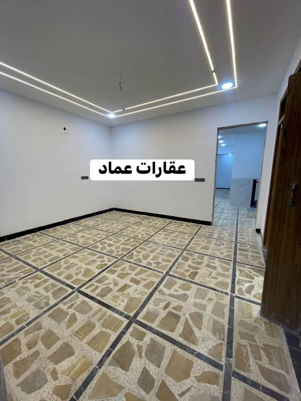 بيت للبيع مساحه 247 متر. قاطين 5 غرف زيروو فارغ جاهز للسكن حي الخضراء شارع 20 سند 25 للاستفسار

***********

نص مكتوب في الصور:
- عقارات عماد