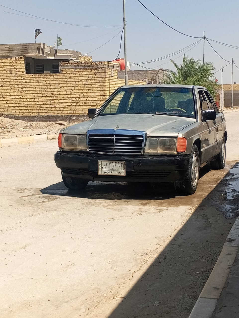 مارسدس حائز ثالث
بيه مكينه 2ونص ديلكو حاويه توني شادهه 
گير نعمه راديتر وباتري وداينمو جدد .
سياره جاهزه وخير من الله .
عندي وكاله من الحائز 
سعرها 20 وبيه مجال بسيط 
مكاني ذي قار ....الدوايه 
هاتف ***********
