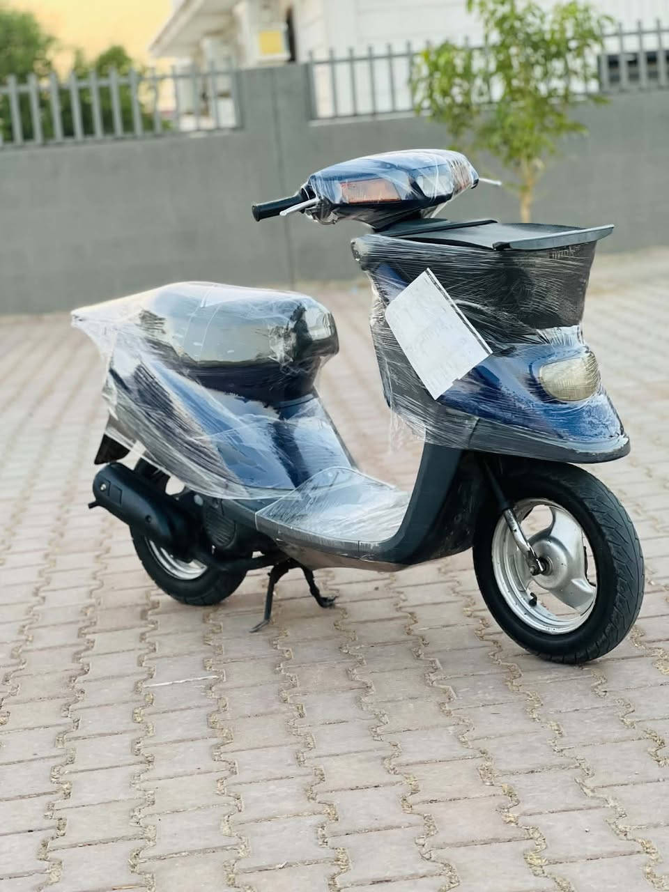 🛵 ياماها (Yamaha) حجم ٦٠ — بدون أي نقص، كلشي بلاد!
يا ولد، دراجة حيل نظيفة وما تصرف، للبيع:
⚙️ المواصفات:
 المحرك: ما ملعوب بيه، كبس بلاد وعلى الشرط.
 الأغراض: الكابريتر، الصنصة، الشوتة، الفيت مبم، والدعاميات كلهن بلاد (لا بيهن فطر ولا كسور).
 الكهربائيات: شغال من الدعامية للدعامية، الدشبول والأجهزة كلهن شغالين.
 التايرات والبريكات: التايرات جُدد (لوك)، والبريكات كلش مضبوطة.

📝 ملاحظة: الدراجة ما مغيرة بيها أي قطعة، جاهزة للفرة وما بيها أي مشكلة (ما شاء الله).

💰 السعر والتواصل:
 السعر (375 )
 رقم التليفون: 📞 
***********
 المكان: 📍 كركوك - 
حي نصر
✨ المهتم ويحب يشتري، يتصل بينا وتدللون. ✨

🔱🔱🔱🔱🔱🔱🔱🔱🔱🔱🔱🔱

🛵 یاماها (Yamaha) قەبارە ٦٠ — بێ کێشە و بیلادی!
کڕیارانی بەڕێز، ماتۆڕێکی زۆر خاوێن و بێمەسڕەف بۆ فرۆشتن:
⚙️ تایبەتمەندییەکان:
 مەکینە: دەستکاری نەکراوە، کەپسی بیلاد و بە شەرت.
 پارچە بیلادییەکان: کابریتەر، سالۆنسا، شوتە، فیت پەمپ و کفری هەمووی بیلادین (بێ شکاوی و بێ درز).
 کارەبایی: تەواوی گیانی ئیش دەکات، دەشبول و ئامێرەکانی کاران.

 تایە و بڕێک: تایەکانی لۆکن و بڕێکەکانی زۆر مەزبووتن.

تێبینی: ماتۆڕەکە هیچی نەگۆڕدراوە، ئامادەیە بۆ لێخوڕین و هیچ کێشەیەکی نییە (ماشاءالله).

💰 نرخ و پەیوەندی:
 نرخ: (375)
 ژمارەی پەیوەندی: 📞 ⁠
***********⁠
 شوێن: 📍 کەرکووک - 
حي نصر
✨ هەرکەسێک ویستی پەیوەندیمان پێوە بکات، لە خزمەتدائین. ✨
