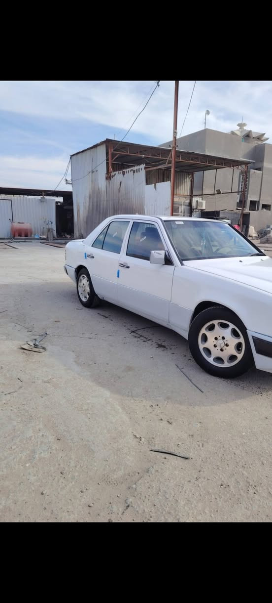 سلام عليكم مارسدس دب البيع فقط مديل 88  رقم بغداد سعر 65 وبيه مجال سياره توه معمره مكاني بصره مدينه ***********
