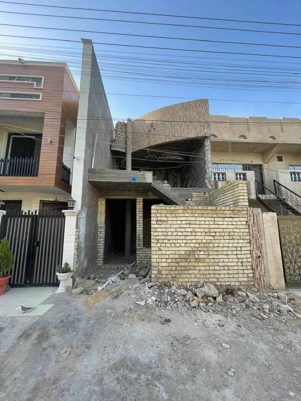 السلام عليكم 🫡 وحدتين سكنية قطع مساحة 100 الواجهة 5 النزال 20 م📍الرفاق خلف المشاتل قرب شارع العام سعر مناسب جدا الاستفسار // *********** مكتب العدل

