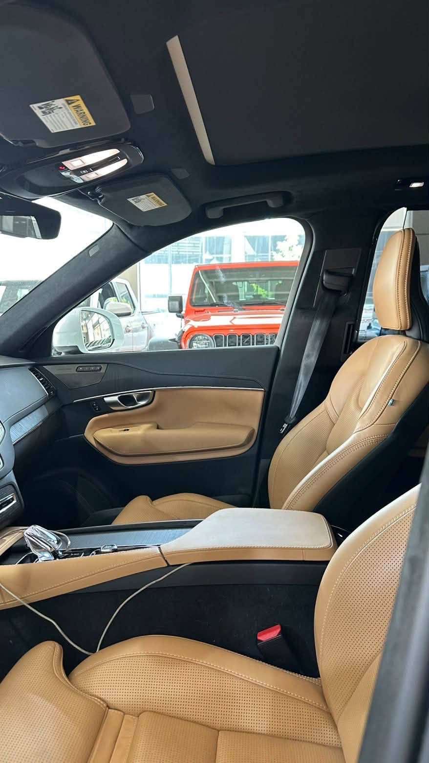 VOLVO XC-90 UlTIMATE FULL OPTION 2024
سعر : 42,500$ 
ماشية 22,000 مايل 
مواسفات فول فول : 
داتاشو-٥كاميره -پانوراما-رادار-جه گ-سماعه هرمان كاردون - لايت دايناميك -شغال-پردة - ٣ مقعد-صندوق شفت - داخل قيسي-كوشن هيتر و تبريد - كوشن مساج كوشن خزن - عينه رادار - دبل اكسل - شاشه مزن - داخل ليد - تبريد مركزي 
ملاحضة :  بدون صبغ ١ PDR بل جاملوغ خلفي 
مكان سيارة زاخو 
YV4062PF7R1172356

***********
