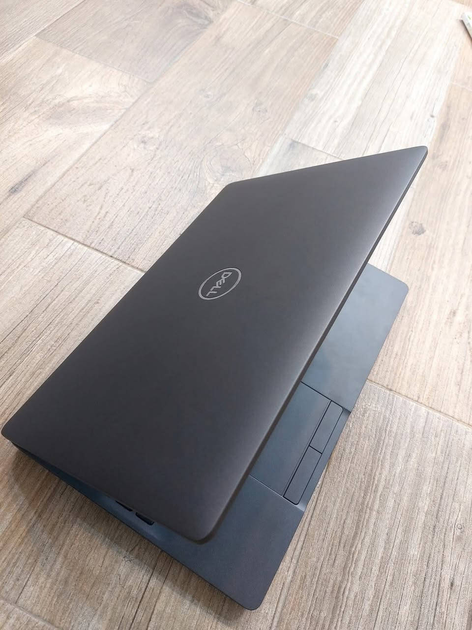 لابتوب    Dell Latitude 5500 Ci5 8th 
بمواصفات مناسبه للبرامج  المكتبية  والحسابية والتصفح والأمن السيبراني  .
بسعر275 الف دينار عراقي 
#ويشمل السعر حقيبة وماوس والتوصيل مجانا لكافة محافظات العراق 
Cpu Ci5-8365U    جيل ثامن 
Hard 256GB nvme قابل للتطوير 
Ram 8gb ddr4         قابل للتطوير 
15.6 screen 1920x1080 FHD
Back-light Ar-En ضوئي 
Charger dell شاحن اصلي 
يمكن للزبون فحص اللابتوب وتشغيله والتأكد من المواصفات قبل الاستلام  اللابتوب.
#نسبة النظافة مائة بالمائة 
#بطارية ممتازة 
ضمان لمدة عشرة  أيام للفحص في حالة وجود خلل مصنعي تستبدل بنفس الموديل حصرا 
#مكتب الابداع الهندسي 
موصل /موصل الجديدة بين مجسر الجديدة ودورة عبواليسي بمحلات الكنيسة 
/مكتب الابداع الهندسي/للتواصل والحجز 
*********** واتس.
