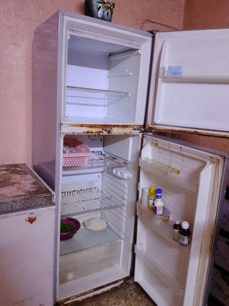 ثلاجه شغاله بيه سنجار قليل والباب شادينه برزات سعر ٧٥ والمجمد شغاله سعر ٧٥ ***********
