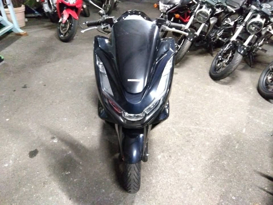 سلام عليكم pcx جيل رابع محرك 160  ياباني KF 

مكفوله كفالة عامة صور مزادها كدامك 

مغلفه ppf البجم وترايش  وبيها منضومه كامرات وخزن وجهاز فولتيه مال ناريه وبيها تدفئه دراجه فول ABS 

بيها محرك يشك الكاع وجديده دراجه كتلوكتها كامله مال شركه ومنفيس 
سعرها مناسب شراي يتصل ويدلل 
مكاني بغداد ***********
