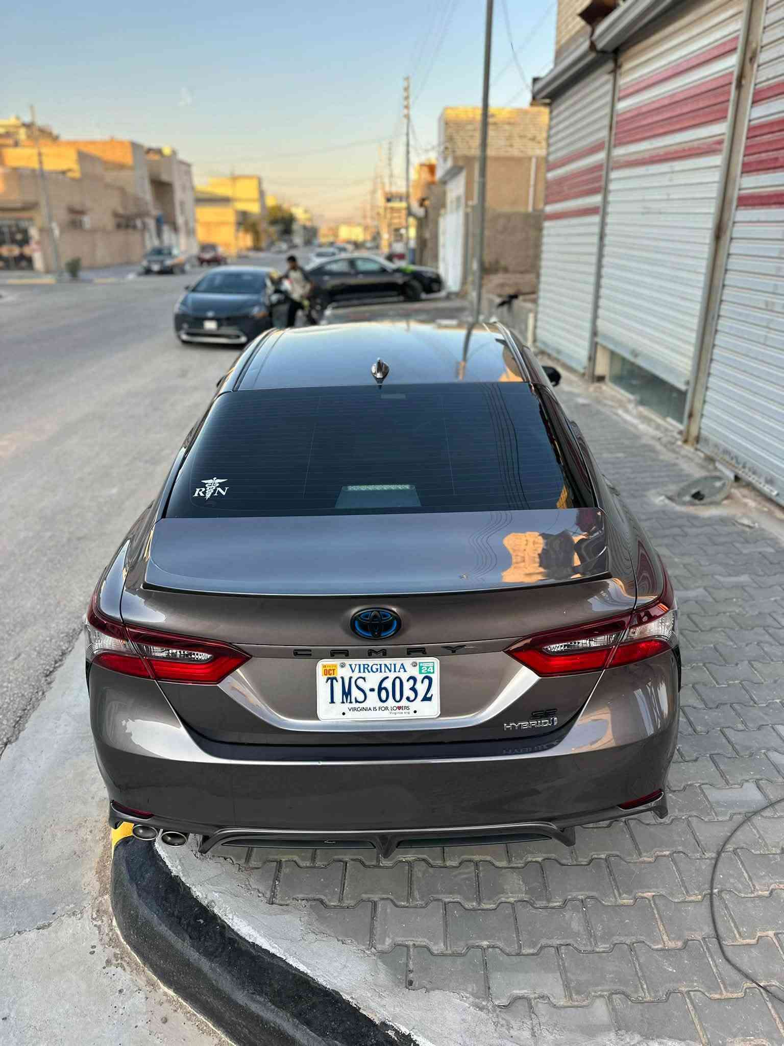 سلام عليكم 

� للبيع: TOYOTA كامري 2024 SE هايبرد 🔥
* وارد أمريكي 🇺🇸 دخول جديد
* ماشية: 24 ألف km
* اللون: رصاصي مميز
* رقم كربلاء مميز وباسمي
* داخل السيارة ابيض جلد 
* سعر 195 وبيه مجال
* ملاحظة: ضربة خفيفة من شجرة (مو مصلّحة حالياً مثل ما موضح بل صور
مكاني كربلاء لاستفسار 📞 ***********
***********
