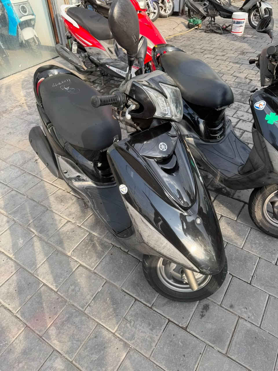 معرض الواثق لتجارة الدراجات النارية 
متوفر ياماها بريز بغبغاء نوزل 
كفالة عامة كفر اصلي ومكينة ممفتوحةة 
جاهزة وكاملة على اخر حباية 
باتري ،مرايات ,كاعية 
السعر على مليون و600 
متوفر بيع بلنقد والتقسيط المريح لحاملي ماستر كارت الرافدين 
***********
***********

