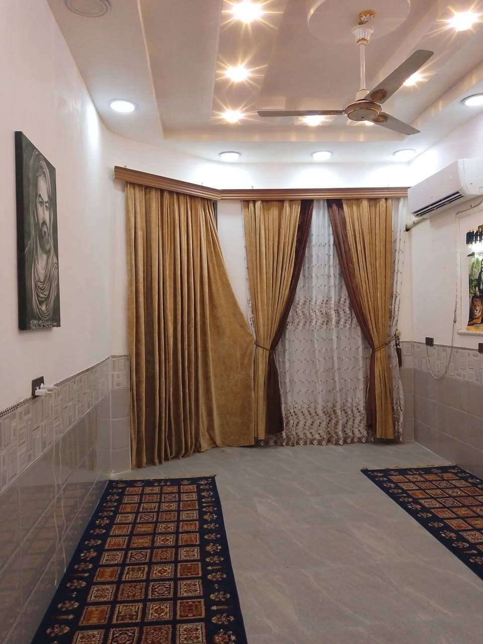 السلام عليكم بيت للبيع المكان الموقع العسكري المساحه 135متر ركن على شارعين الوجه على الساحه طابقين بالبدايه قريب على الشارع العام مطلوب للمصرف يباع مع الكفيل للاستفسار اكثر الاتصال على الرقم *********** او على الخاص
