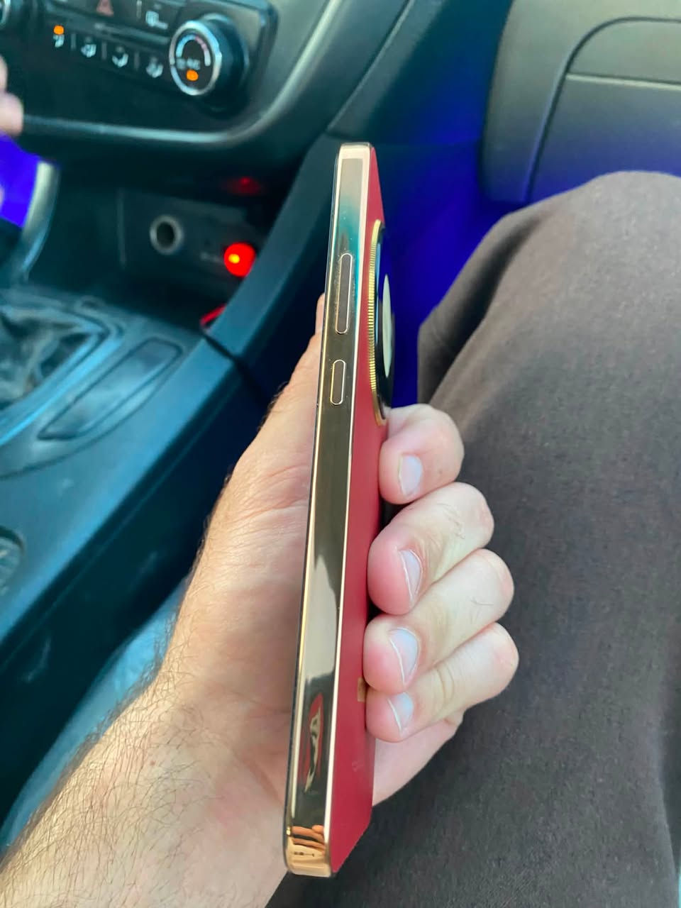 HONOR X9dهونر 
طك كارتون بعده جديد4 شحنات فقط
ذاكره 256 
ضد الكسر مواصفاته معروفه 
السعر خاص 
***********
