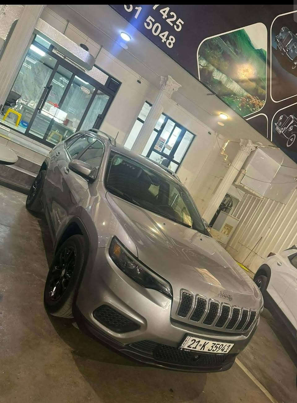 Jeep cheroke 2021 
3 پارچەێ بۆیاخە کەمێک ناوی گرتوە ئێڕباگ تەنها شان تەقیوا 
ئاوێنە هیتەر و ڕادار کارەبای کوشن گەرم تەبریت مەرکەزی تراکشن کۆنتڕۆڵ ڕاداری جادە شاشە و کامێڕا گێڕ تۆماتیک و حادی برێک بەسمە ئۆتۆ هۆڵد    مەکینە 2.4 مەرخوب سەیارەکە زۆر جوانو تازە ماوەتەوە سەیارەکە تەنها 79 mail ڕۆشتوە هەموو شتی بەشەرت بۆ زانینی نرخ پەیوەندی بەم ژمارە تەلەفۆنەوە بکەن *********** رانية, السليمانية

نص مكتوب في الصور:
- 425 1 5048