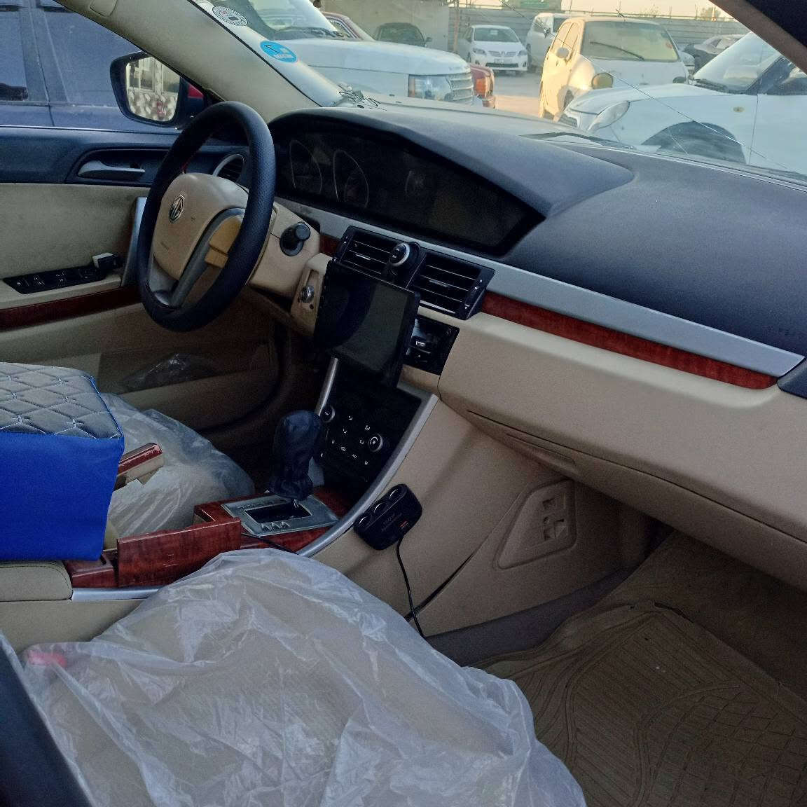ئێمجی مۆدیل ٢٠١٤ بۆ فرۆشتن سەیارەکە زۆر خاوێنە بێ بۆیاغە گێر تۆماتیکە ٤ جام کارەبایە فولە بەس بێ سلایتە تەبرید لەگەر سویج گێرو مەکینە مازدەیە گێر مەکینە تەبرید بەناو کردن بەشەرت ١ ملیۆن غرامەی لەسەرە پاش مەعامەلە دەت دەمەوە 
*********** أربيل, العراق
