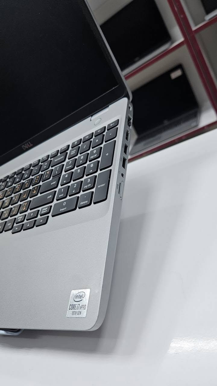 كور i7 10850H • كوادرو P620 ٤GB • ١٦ جيجا رام