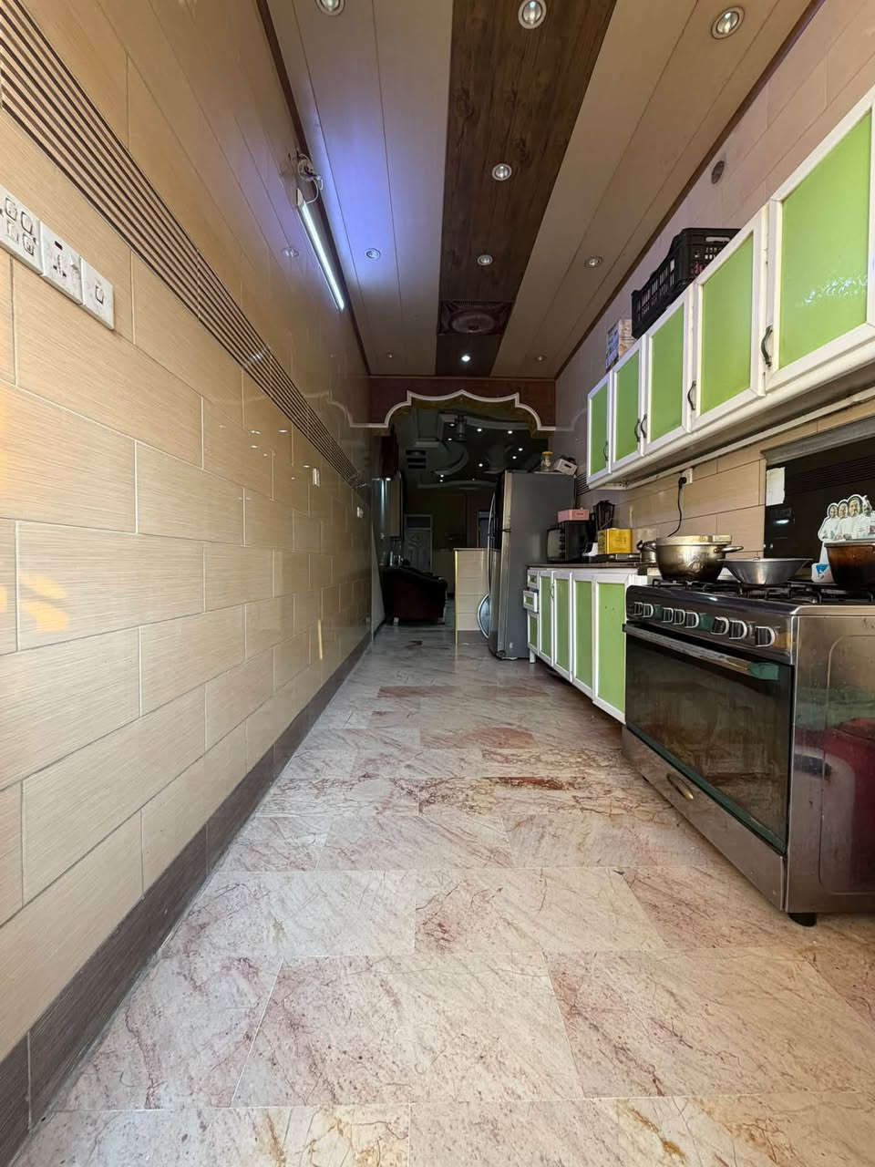🏡 بيت للبيع في زيونة – محلة 718
📍 موقع مميز جداً

🔹 المساحة: 152.5
🔹 الواجهة: 6.10م
🔹 النزال: 25م
🔹 ثلاثة طوابق
🔹 غرف نوم: 5
🔹 خدمات:3
🔹 الأرضيات: مرمر بالكامل

✨ بيت بمواصفات مميزة ومساحة مناسبة، في موقع مطلوب ضمن زيونة.

للتفاصيل أكثر والمعاينة:
📞***********
***********
