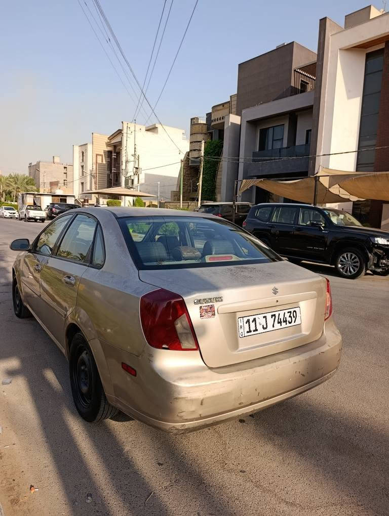 سلام عليكم
سازوكي فورنزا موديل 2007 رقم بغداد دولي جديد باسمي
محرك 2000 كير اوتوماتيك 
تبريد منضومه كامله جديده ثلج
تخم تاير جديد صدر امامي وخلفي جديد
جاهزه بدون اي نقص
سياره بلاديه ممصبوغه بدون ضربه بيها جراد 
مكاني بغداد السيديه 
سعر 50 ورقه بيها مجال قليل
للتصال ***********
او *********** بغداد, العراق
