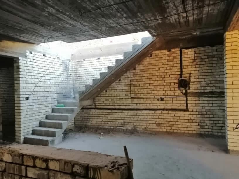 سلام عليكم للبيع بيت هيكل طابو ملك صرف الموقع الدورة شارع 60 يم كيات الميكانيك من جهةمطعم علوش 

البيت مساحته 150 متر واجهة 7.5 سبعه ونص متر والنزال 20 متر 
يحتوي على غرفتين نوم وصالة وهول ومطبخ مفتوح على الهول وحمام ومناور ثنين 

مرتفع عن الشارع جاهز تأسيس ماء وكهرباء ومجاري 

(البيت تجاري)
اني صاحب البيت ماكو دلال بيع مباشر 

للاستفسار الاتصال على الرقم 
***********
