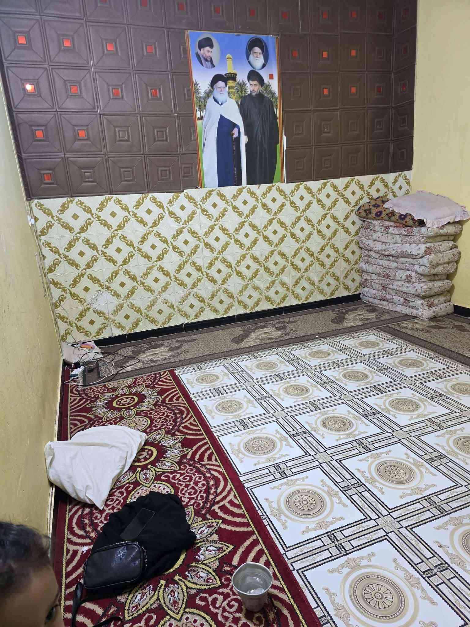 السلام عليكم بيت زراعي للبيع مساحه ١٠٠م
تفاصيل البيت غرف ١+ صاله + مطبخ + ديوانيه + صحيات 
المكان سوق الشيوخ حي العسكري شارع الإطفاء قرب شارع الإمام علي 
السعر ٢٤ مليون وبي مجال قليل 
للاستفسار *********** واتساب ***********
