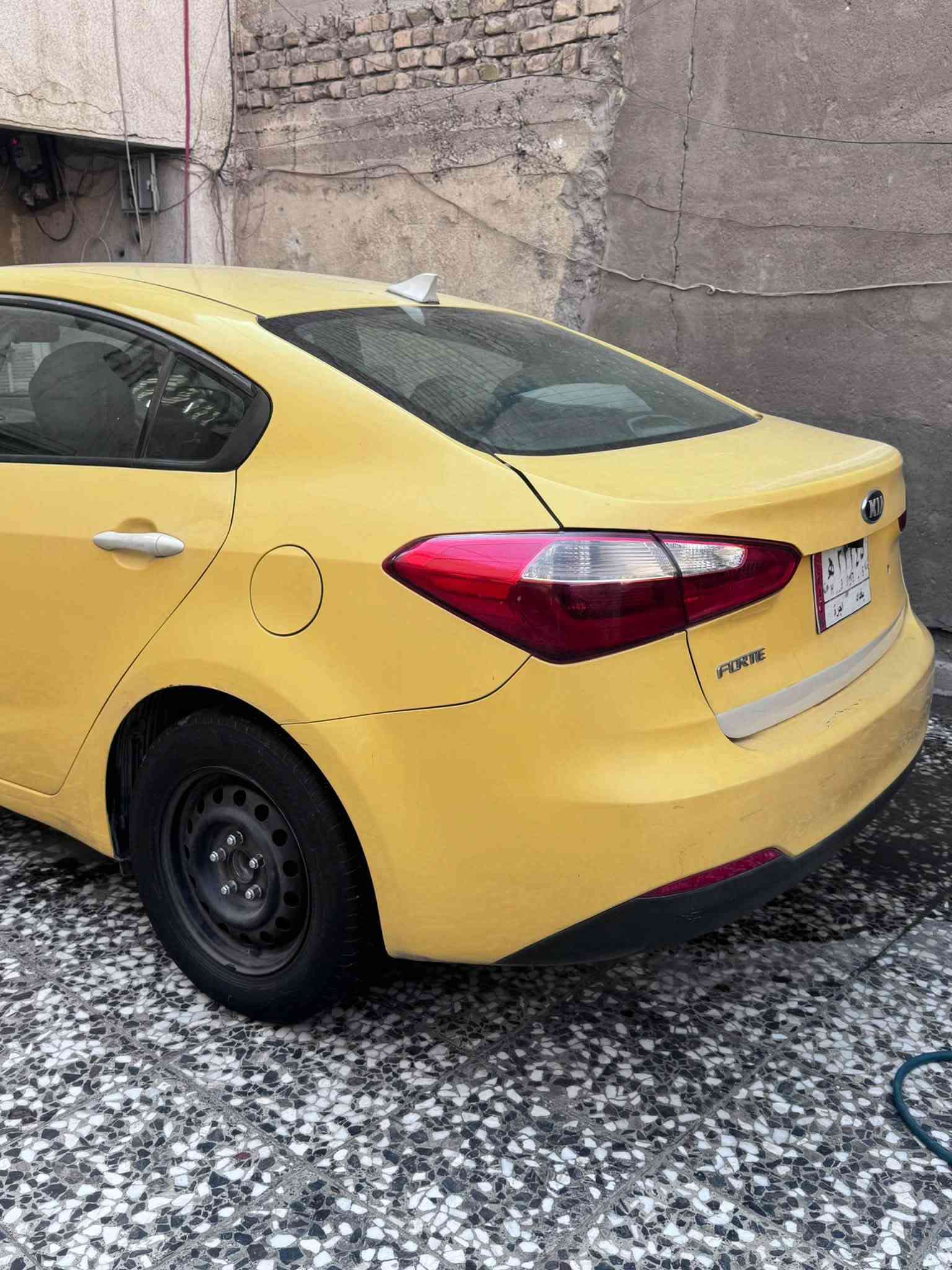 السلام عليكم
 للبيع كيا فورتي موديل 2015 
وارد امريكي حادثها خلفي 
بدون تبديل بدون ايرباك بدون دواخل 
والسونار موجود بل منشور 
السيآرة جديدة مال جناي
 كير مكينة ما مفتوحات
 مكينة  دوش 2000 
تبريد جديد صدر تراي خير من يم اللة 
العنوان بغداد شارع الاورفلي 
السعر 90 
***********

نص مكتوب في الصور:
- دكتور سونار لفحص السيارات | دكتور سونار للسيارات | بغداد-معارض الحبيبية-مقابل ملعب المدينة | *********** | *********** | *********** | صبغ | معجون | تبديل | بارد | صبعات وخدوش | المصد الامامي | لايوجد ضرر | الجانب الايمن | معجون في المكان المحدد | المصد الخلفي | معجون في المكان المحدد-فتح الجنطة-داخل الجنطة-داخل الجنطة ايسر تعديل وصبغ | الجانب الايسر | معجون في المكان المحدد-داخل باب الخلفي تعديل وصبغ وفتح-تعديل داخل الجاملغ الخلفي | الاسم :بلا | رقم العجلة :H33345 | تاريخ الفحص :2026-09-28 | رقم الفحص :3463 | نوع العجلة :فورتي | اسم الفاحص :حيدر | سعر الفحص :50.000 | ملاحظة : عواج شاصي خلفي ايسر-تعديل الحوض والبدنة | الجزء العلوي | لايوجد ضرر | DOCTOR SONAR CAR CHECKUP | EST.2020