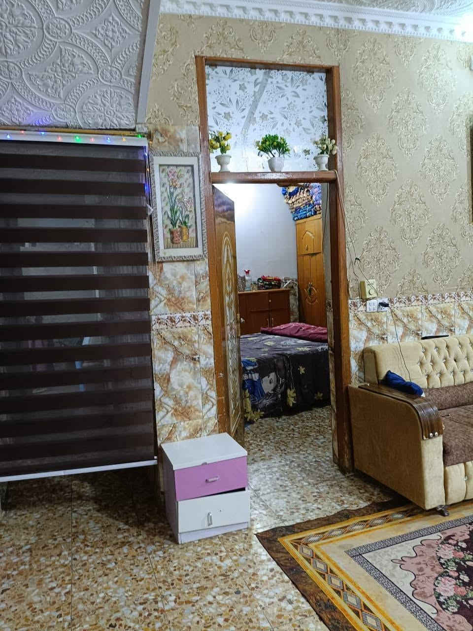 السلام عليكم 
دار للبيع طابو صرف مساحتة ١٥٠م 
ابوغرق حي الحسين خلف الضغط ثالث بيت عن الشارع وعن التبليط 
طابقين غرفتين وحده فوك وحده جوه استقبال كليدور مطبخ صحيات وكليدور وبيتونه وغرفة بالطابق الثاني 
سعر  ١٢٥ وقابل للتفاوض ومطلوب للاسكان ٤ ملايين التسديد الشهري ١٧٢ الف للاستفسار الاتصال ***********
