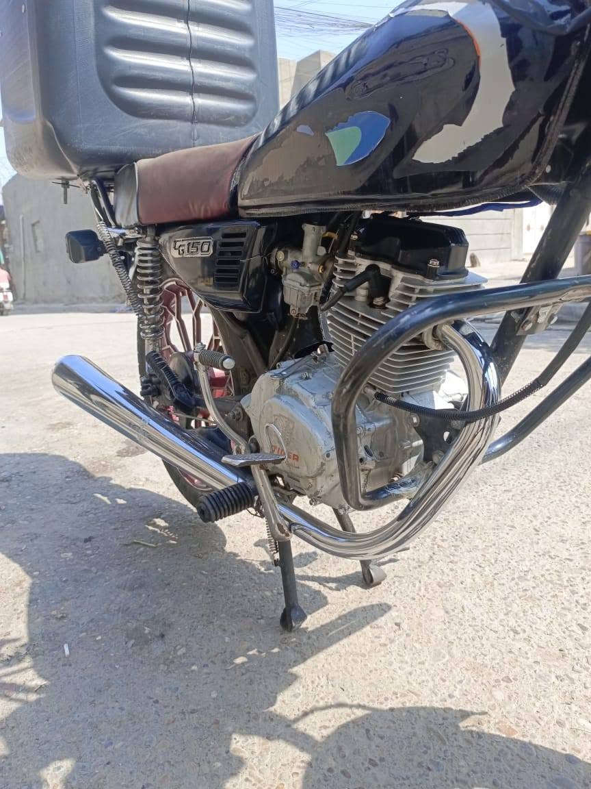 السلام عليكم 
  دراجه ايراني 4 كير  
موديل 22 
مكينه ناعمه نكره هندر تشتغل 
نواقص بسيطه يكلفنك 30الف 
 
سعره 375الف 
مكان بلديات 
واتساب بس ***********
