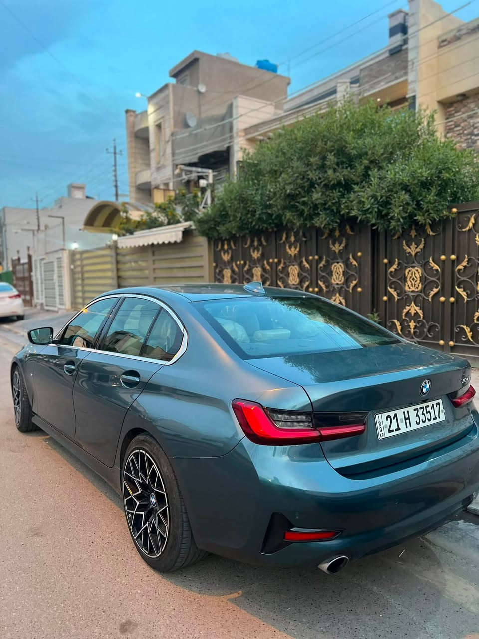 BMW 330i G20 موديل 2020 للبيع
السلام عليكم، حلال للبيع وبالعافية على راعيها 🌹

BMW 330i G20 – موديل 2020

* حادث خفيف جداً
* فقط جاملغ تبديل وربع باب صبغ، بدون دواخل
* صور الحادث موجودة بالمنشور
* السيارة كاملة من كلشي
* رقم سليمانية  
* السنوية و الهزه بعدهن ما ساقطات 
* السيارة باسمي

المواصفات:

* محرك 4 سلندر 2000cc TwinPower Turbo
* دفع خلفي
* دخول ذكي للأبواب الأربعة
* فتح وقفل تلقائي عند الاقتراب والابتعاد
* إنارة ترحيبية عند الاقتراب من السيارة
* بصمة تشغيل
* شاشة كبيرة
* فتحة سقف
* كاميرا خلفية
* رادار 360 درجة
* حساسات 360 درجة
* مانع خروج عن المسار
* مانع تصادم
* 3 أنظمة قيادة: ECO PRO / COMFORT / SPORT
* تبريد ثلج
* كير ومكينة مكفولات، بدون فتح
* صدر كامل جديد
* داخلية كريمي
* لون مميز جداً
* ويل 20
* ممشى تقريباً 78 ألف ميل

📍 مكان السيارة: بغداد – حي العدل

💰 السعر: 228 ورقة، وبسيط مجال

📞 ***********
