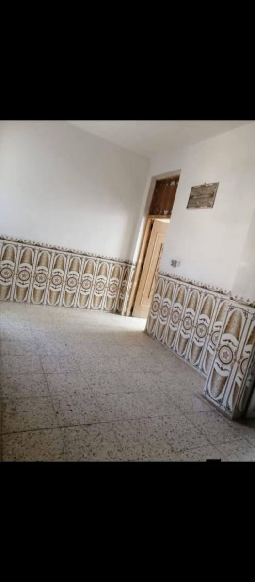 🏠دار للايـــــــــــــــــجار الموقع حله حي الجزائر فرع الصيدليه مرجان عبر سكه القطار يم اسواق

مشتمل للايجار المساحه 100م
 يتكون من مطبخ وكلدور وحمام ومنور وغرفت نوم وحده 

قيمته اللايجار//250//

الاستفسار مرجعه مــكـــتــــب الجــــشـــعـــمـــي للــعــــقـــار 

0781942579📞
