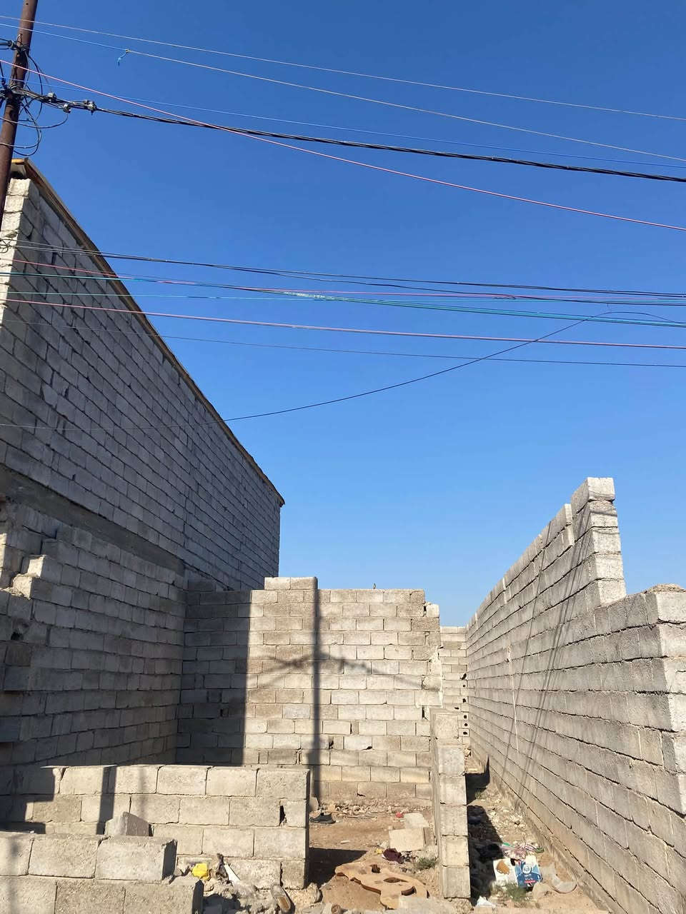 هيكل للبيع مساحة ١٠٠ ماء مجاري وكهرباء بل باب تبليط كل أنواع الخدمات متوفرة 
الموقع الانتصار مقابيل مستشفى حمادي شهاب قرية مجيد الناصر 
للاستفسار اكثر ***********
