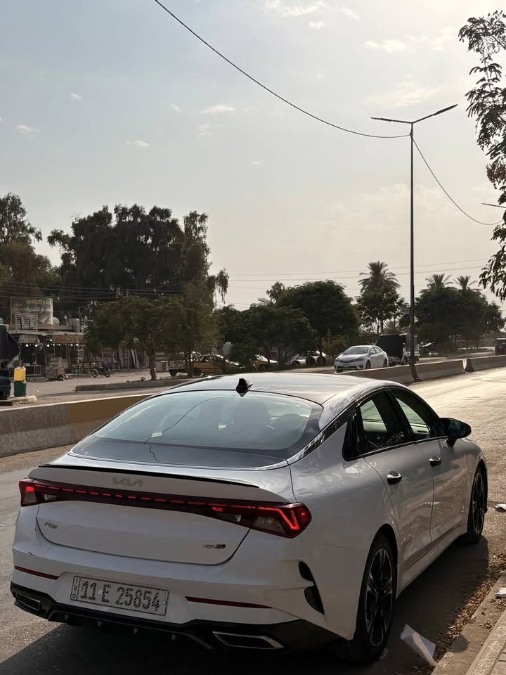السلام عليكم
K5 2022 GT LINE فول مواصفات داخل احمر 
رقم بغداد باسمي تحويل ثاني يوم
كير محرك تبريد دواخل كلها كفاله 
ماشيه 97 
حادثها واضح بالصور والسونار موجود
مكاني بغداد السعر 154 وبيها مجال 
***********
