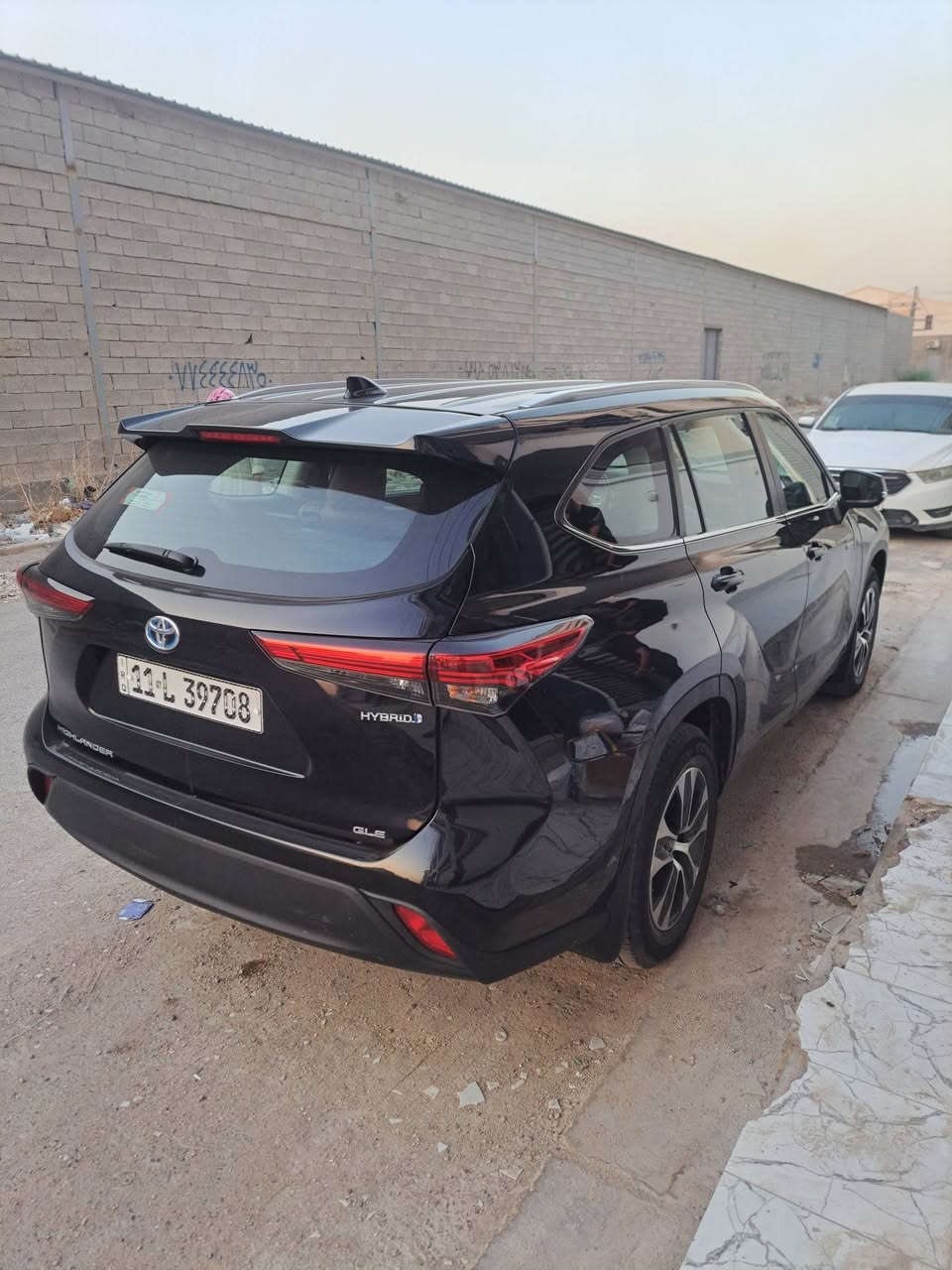 السلام عليكم
تيوتا هايلندر 2023 وارد عبداللطيف جميل
فول مواصفات GLE
2.5 هايبرد 
ماشية 33 الف كيلو
فتحة سقف
كراسي جلد + كرسي السائق كهرباء
ثلاث قطع تبريد
شاحن لاسلكي 
انارة LED بالكامل
رادار امامي تتبعي وتفاعلي 
تحديد مسار
مثبت سرعة 
مراية جانبية  بخاصية الطي الكهربائي
صندوق كهربائي
شاشة + كامره خلفية
5 ويل كب
جام اوتو بالكامل

السياره بيها جاملغ امامي مبدل باصلي نفس اللون
ورصعة معدلة بارد بالجاملغ الخلفي

سعرها 32000$ قابل للنقاش

***********
