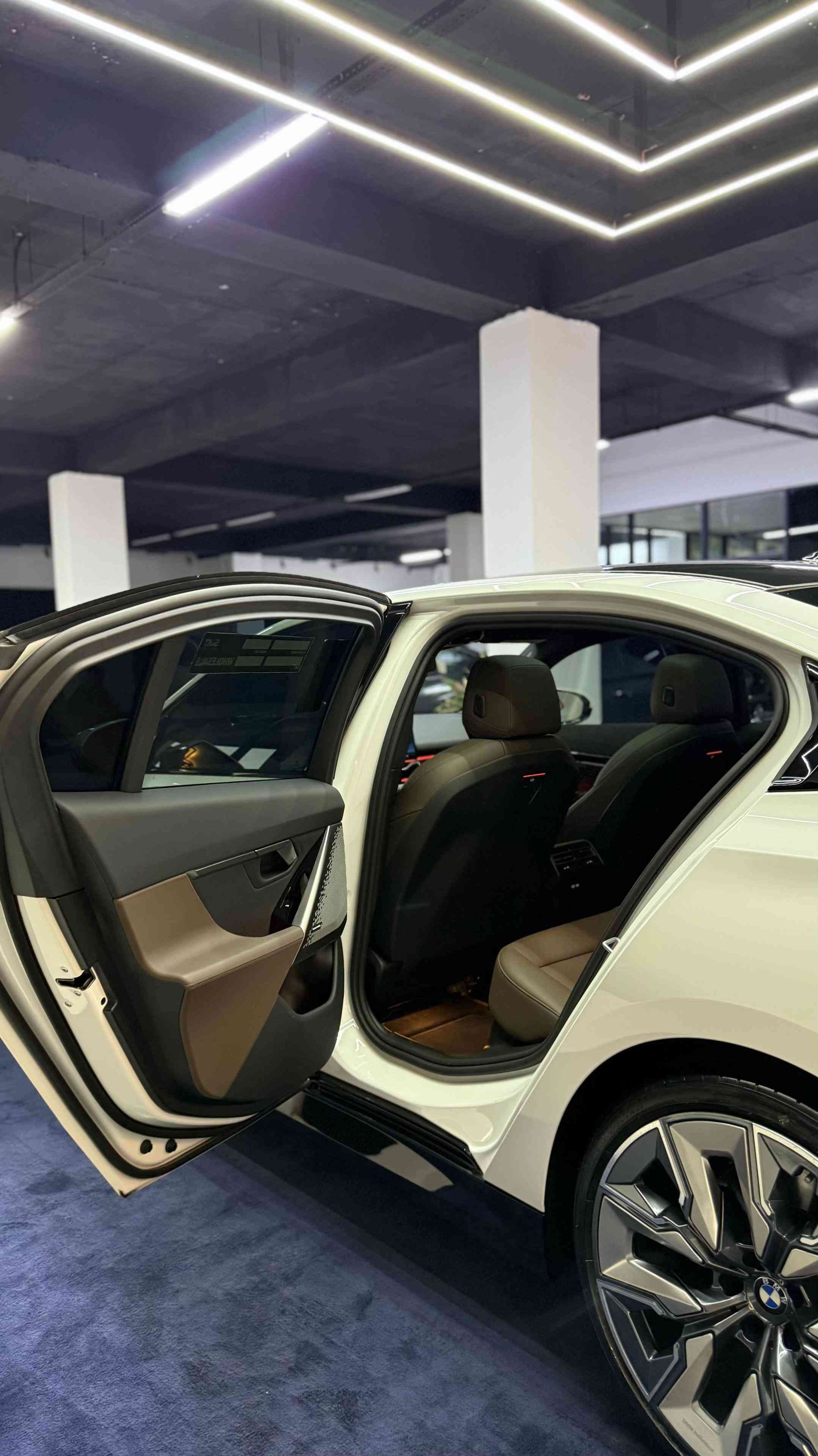Bmw-530i Full option M-pro Clean title 2026 White & brown  Black edetion  16.000mil Call for price: *********** ***********
