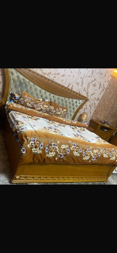 غرفة نوم صاج • للبيع