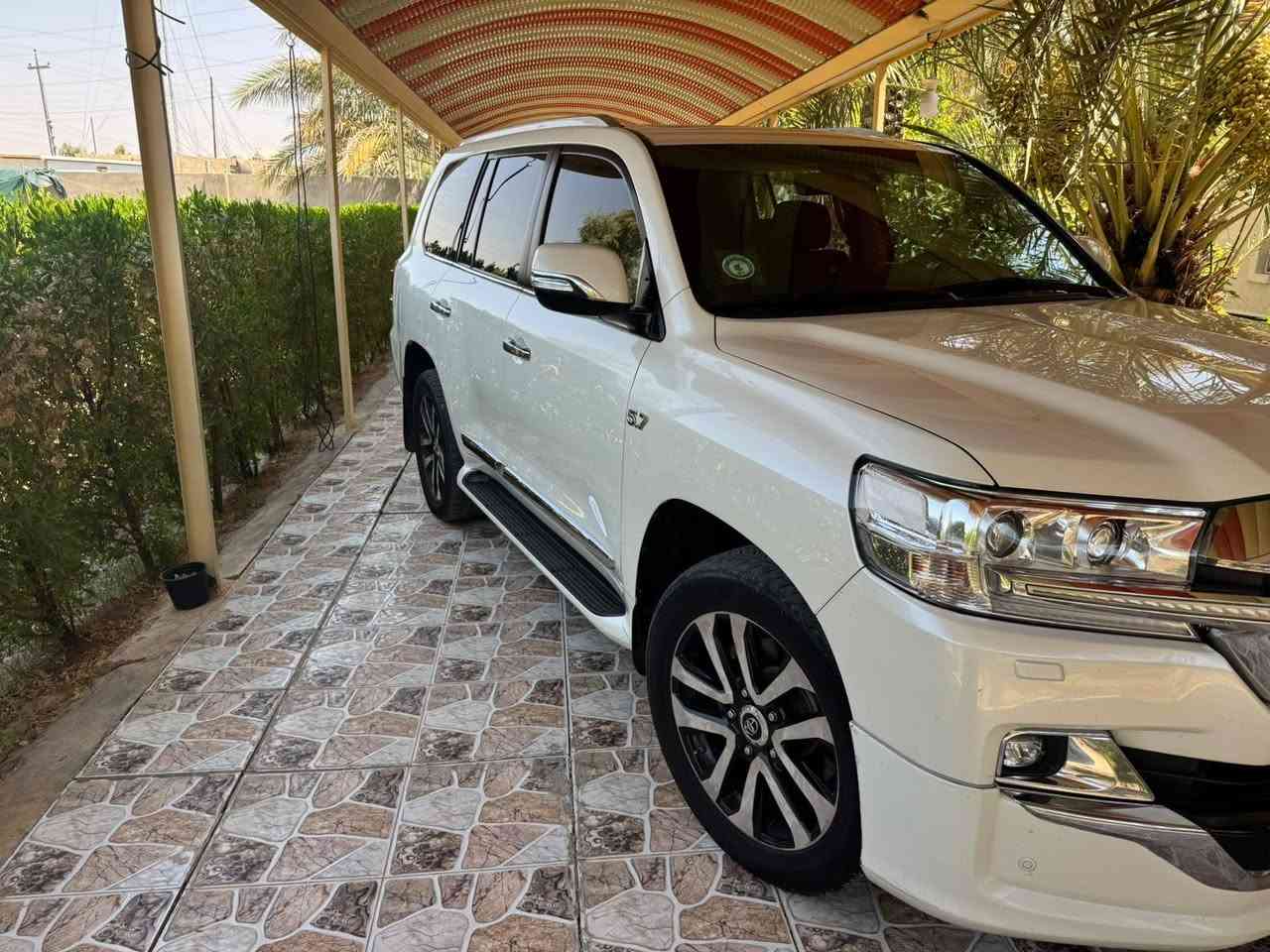 لاندكروز VXS موديل 2019 اعلى فئة باللاندكروز مواصفات لگزز ماشية 130 الف مكفولة كفالة عامة  مغلفة PPF. السعر 530 وبيها مجال بسيط . 
المكان : بغداد وديالى
الاتصال على ***********
