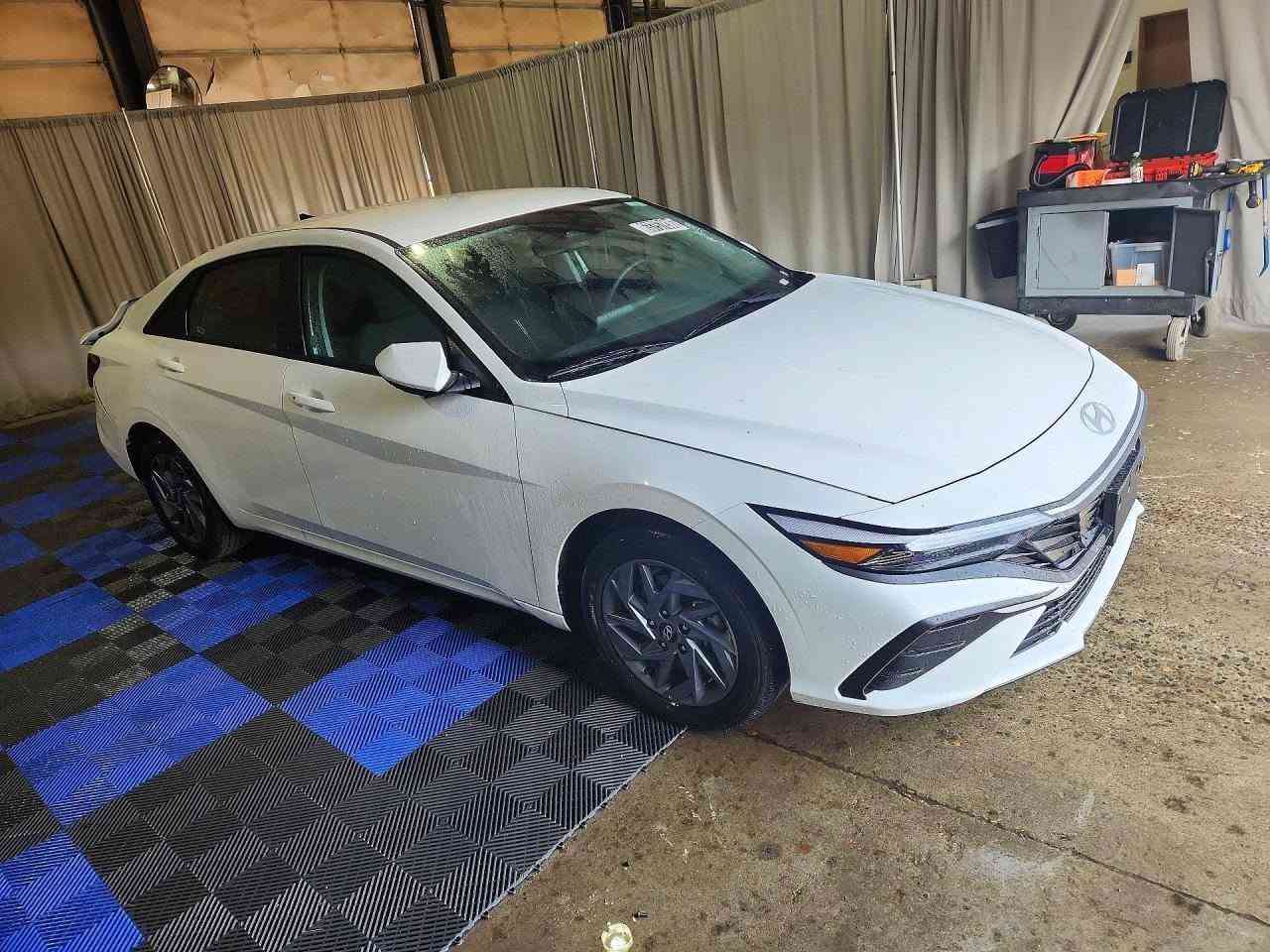 قطع جديد من المزاد Hyundai Elentra 2026 HYBRID 
راح تنشحن للعقبه(يعني بعدهي بامريكا)
مده الوصول غير معلومه 
السعر واصل للعقبه بدون تصليح بدون كمرك 
#السعر 126 ورقه 
للأستفسار الاتصال على الرقم التالي
*********** واتساب أو اتصال
مكاني ميسان العمارة /وعندي فرع بكل العراق لغرض ضمان حقك والمكاتبه

نص مكتوب في الصور:
- 63757836
- 65757836