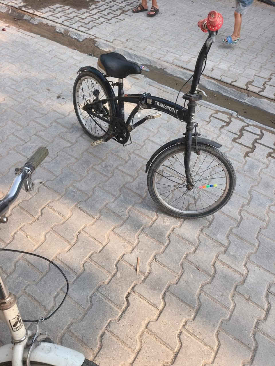 السلام عليكم 
بايسكلات باله لبيع الواحد ب 60 وبيه مجال بسيط 
***********
