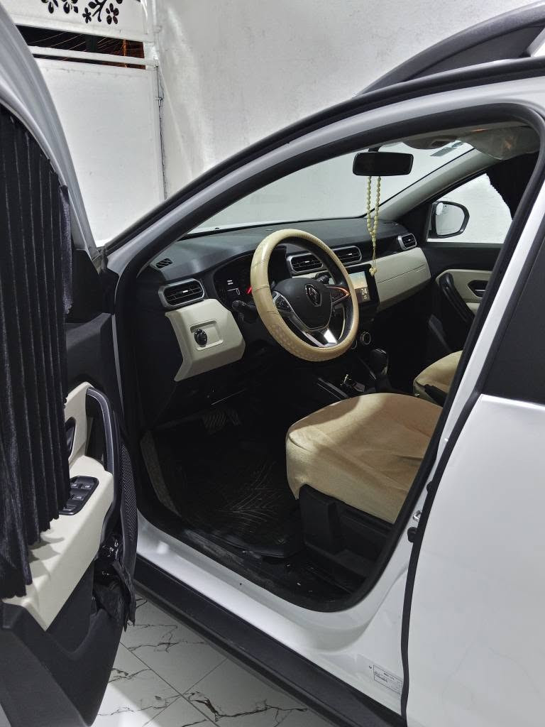 🚗 رينو داستر 2025 (صنع فرنسي ) زيرو
🔥 سيارة رينو داستر  قوية وعملية
📍 محرك + كير ( صنع ياباني)
       رقم بصرة
🛠️ المواصفات

محرك: 🇯🇵نيسان  1600 4 سلندر 

ناقل الحركة: نيسان 🇯🇵 أوتوماتيك 

نظام الدفع: أمامي (FWD)

استهلاك الوقود: اقتصادي (حوالي 5.7 – 6.5 لتر/100 كم) 

سعة خزان الوقود: 50 لتر 

عدد الركاب: 5

✨ الكماليات
✔ شاشة وسطية 10.1 بوصة
✔ عداد ديجيتال
✔ Apple CarPlay & Android Auto
✔ كاميرا خلفية + حساسات
✔ مثبت سرعة
✔ تكييف أوتوماتيك ثلج
✔ تشغيل بالبصمة (Smart Key)
✔ صوت سماعات نقي
✔ ترحيب بالسائق
✔ ABS + EBD
✔ ESP (ثبات إلكتروني)
✔ وسائد هوائية
✔ نظام مانع انزلاق
✔ مساعد صعود المرتفعات

📞 للتواصل ***********
السعر  135 $
مكاني بصرة ، حمدان ابو الخصيب, البصرة

