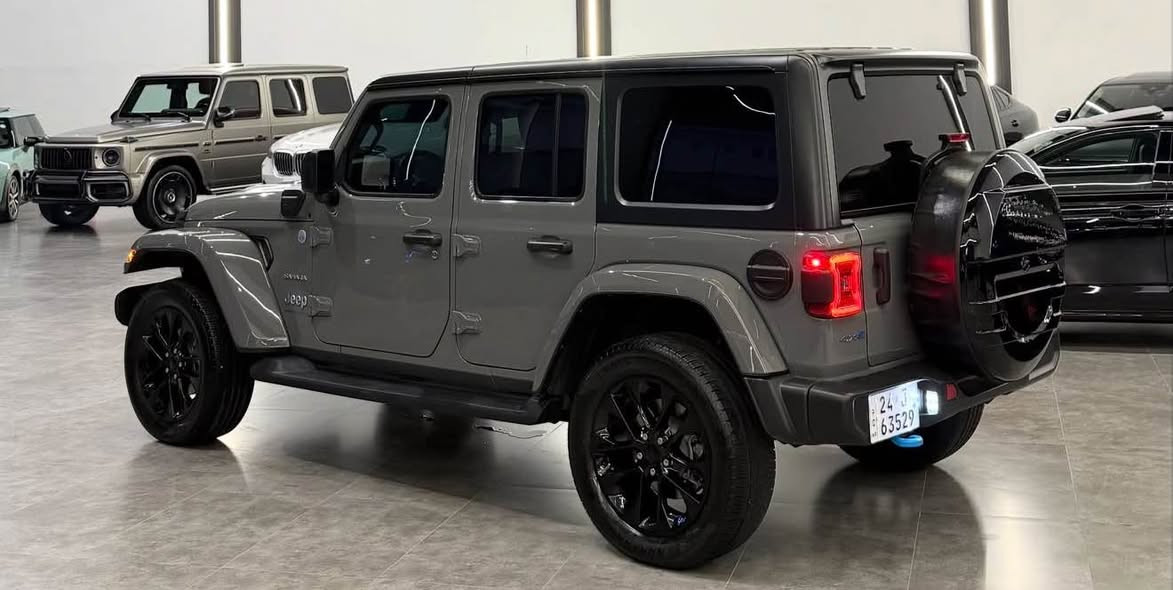 Jeep Wrangler Sahara  2023 hybrid  4XE سمنتی
mi : 58,000 mi
Engine : 2.0L Turbocharged - Hybird 
HorsePower: 375Hp
Sensors : No 
Wheel size: 20-inch wheels
Camera: 1 camera
Screen: 1 big screen
Seats Type: Heated
Sound system: Alpine
رقم شاصی : 
1C4JJXP68PW580576
فقط واحد قطع صبغ 
موبايل : *********** دهوك, العراق

نص مكتوب في الصور:
- 6/7
- 7/7