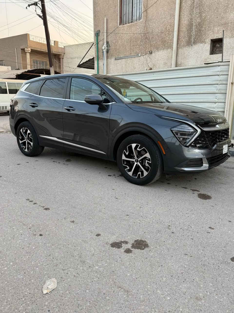 بسم لله 
للبيع : كيا سبورتج EX 2024 
فول عدا الفتحه 
حادثها فقط ربع الجاملغ الخلفي مصبوغ اليسار 
بجم كبس الباب راجع نفسه بلادي 
السعر ب 170 ورقه وبيها مجال 
مكان السياره بغداد الدوره
***********

نص مكتوب في الصور:
- ٣:٠٤ واتساب LTE Back HD 5 / 14
- ٣:٠٤ واتساب LTE Back HD 6 / 14
- ٣:٠٤ واتساب Back 2 / 14 HD