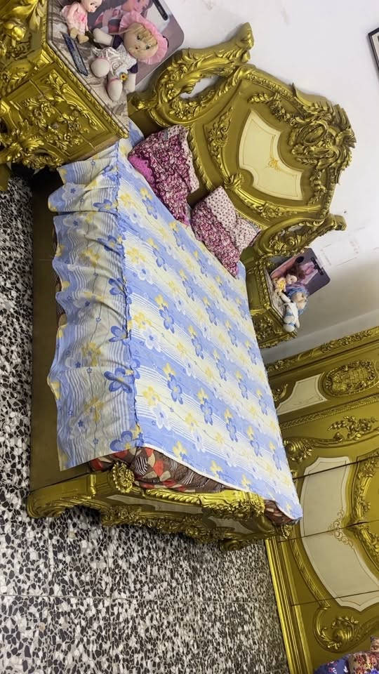 السلام عليكم غرفة أخشاب  زان مصري بسعر مناسب مكانها بغداد كرادة يوجد توصيل للأتصال
‭***********‬
