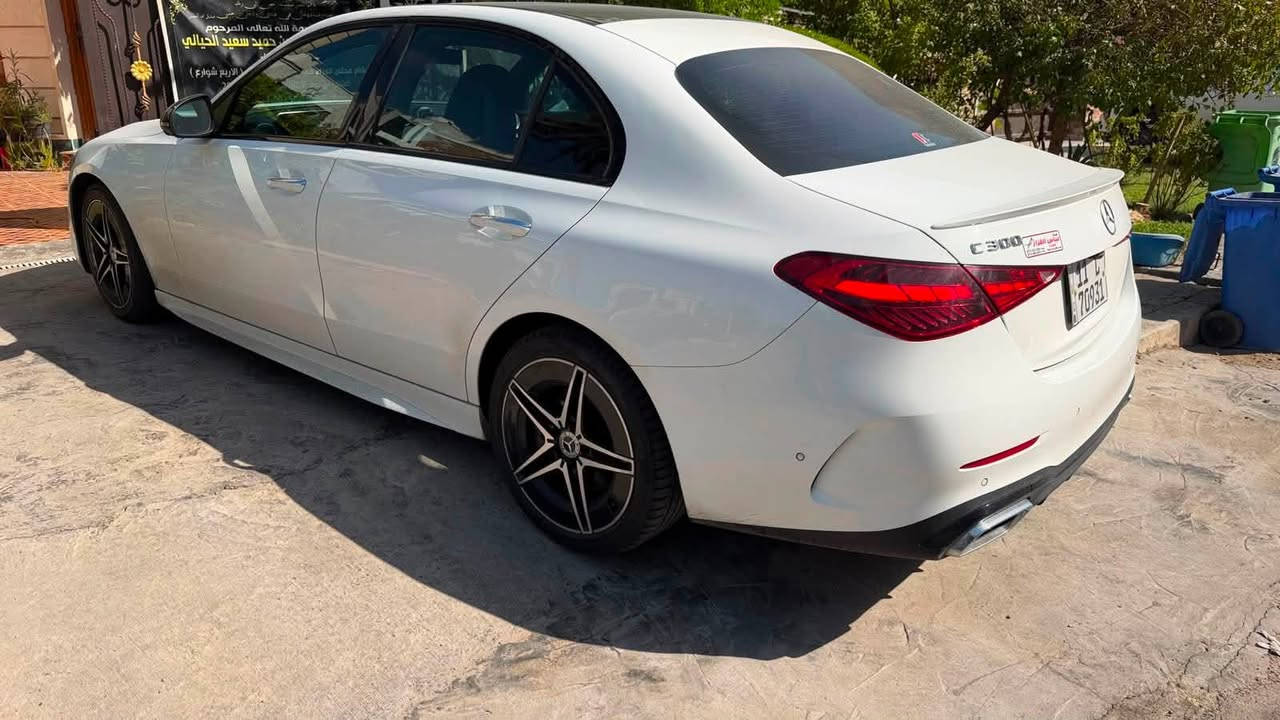 C300 2023
كت amg
ماشية 26 ميل
حادث باب يمين خلفي وشوية بالجاملغ
وهنا صار بيها طخة بسيطة بحافة البنيد 

السعر 31000$
***********
بغداد اليرموك
