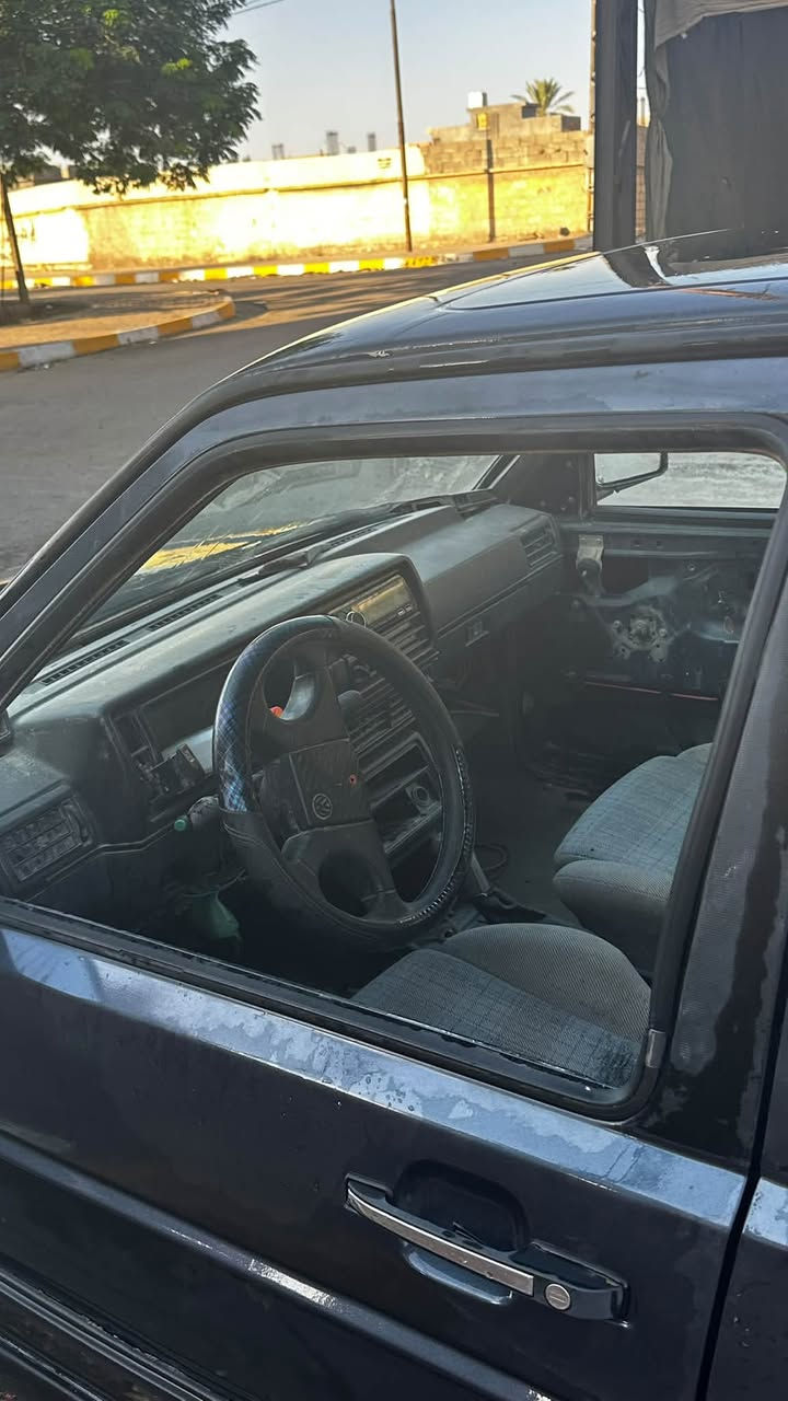 مكلف بل نشر📍للبيع كولف جيته موديل 1991 رقم يخبل رقمها 33448 تحويل مباشر السياره تعمير جديد وبعدها اكو بيها ملاحضات بس السياره تستلمها جاهزه من كلشي مكينه 1800 المكينه بيها تفيلس وشرط لا تبخير ولا تنقيص كير خير من الله غرفتها كلها موجوده وجاهزه تخم ابطاين جديدات السياره مصروف عليها سعرها 
33 وبيها مجال للشراي 
عنواني سامرا 
رقم الهاتف :***********
