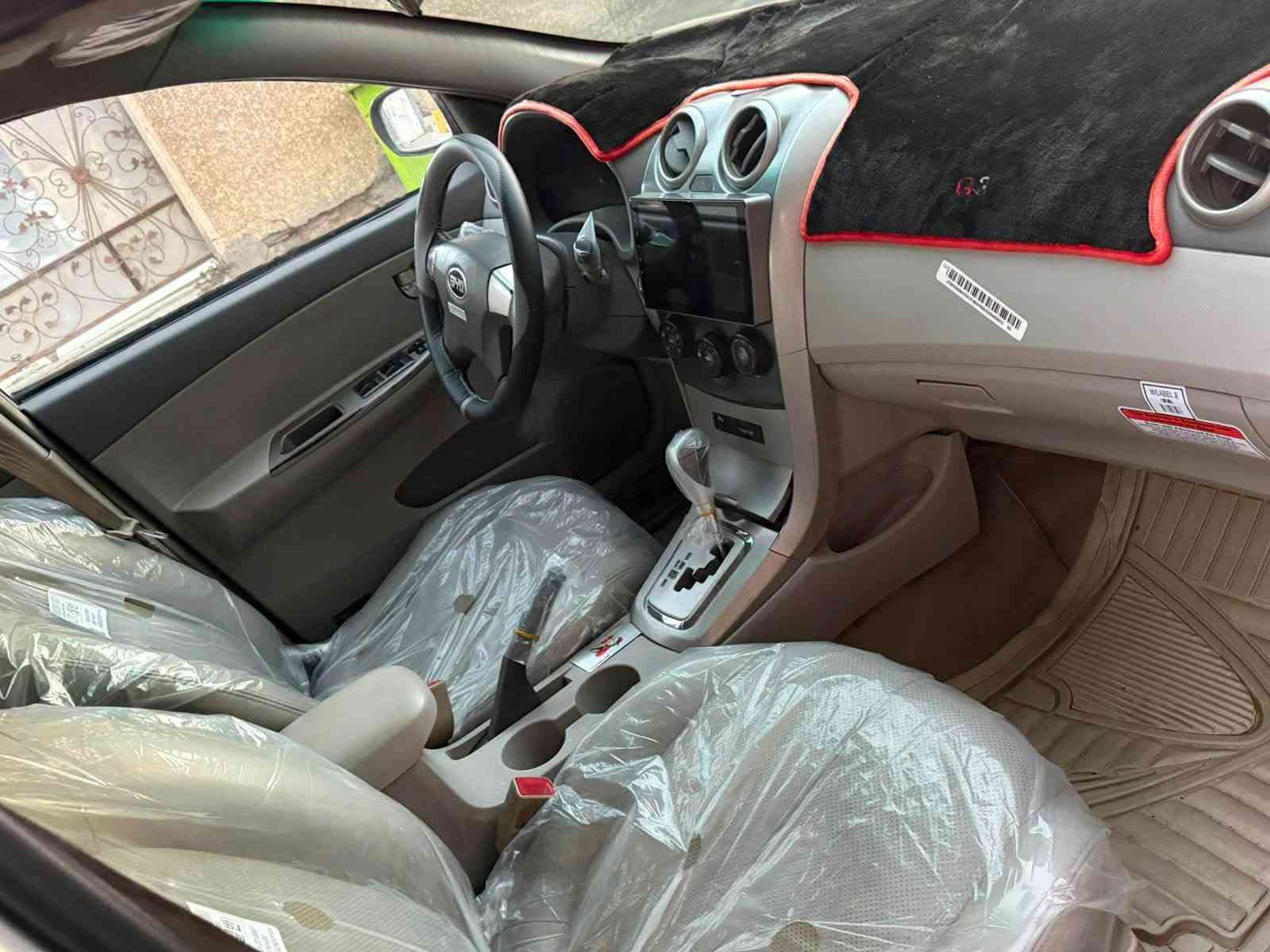 BYD G3
موديل ٢٠١٣ 
كير و محرك خير من الله 
السياره مابيه نفص و نضيفه كلش 
بيهه قطعتين صبغ فقط 
بدون ضربه 
بصمه فتحت سقف تحكمات ستيرن 
سعره ٥٣ و بيهه مجال ل شراي 
***********  للتواصل 
السياره ب اسمي تحويل ثاني يوم
