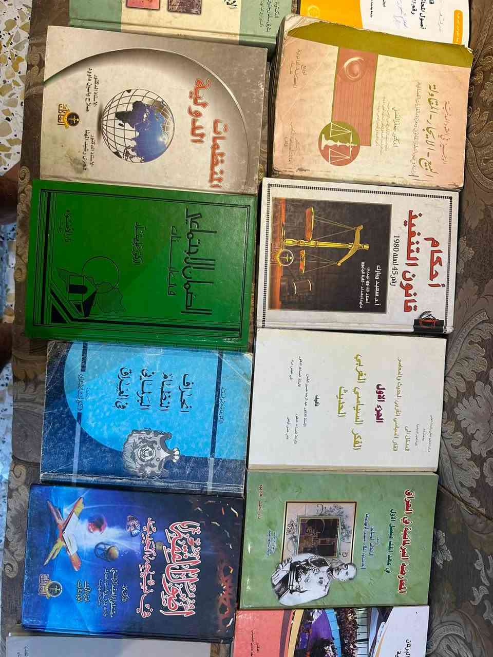 السلام عليكم كتب بأسعار مناسبة مكتبتي الخاصة مكاني بصره و يوجد توصيل ***********
