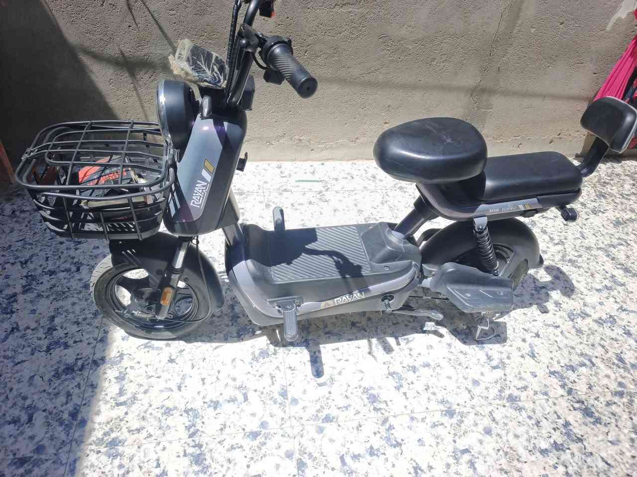 دراجة جديدة نوع الريان شحن      استخدام قليل مابيه اي نقص  تشتغل بصمه وسويج  السعر ٢٧٥ وبيه مجال  العنوان ناصرية قرب جامعه ذي قار  ***********
